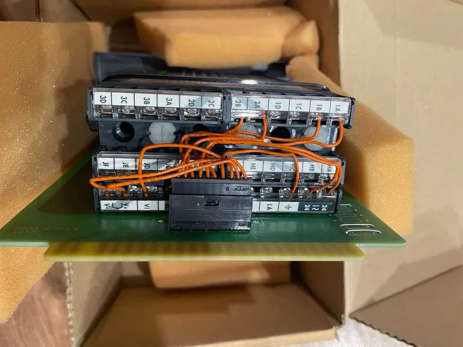 Controlador de temperatura de proceso Eurotherm 2408 E-PULS | PAAB Suecia | 24–240 V CA