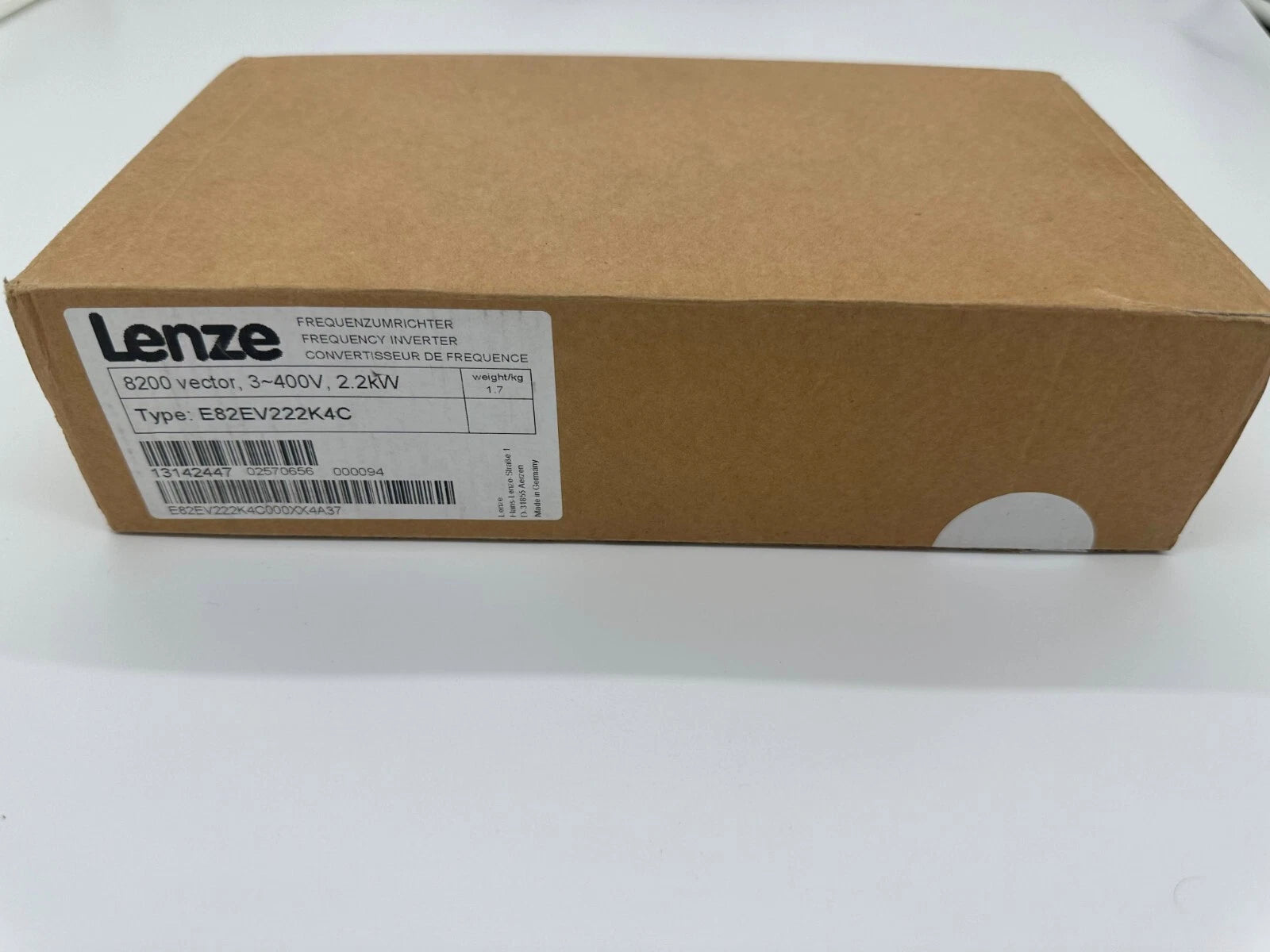 Inversor de frecuencia vectorial Lenze 8200 E82EV222K4C | 2,2 kW | VFD trifásico de 400 V/ E82EV222_4C + panel de control E82ZBC