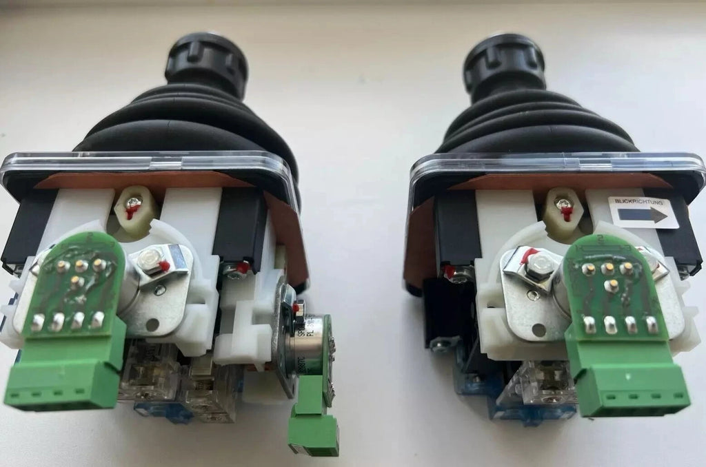 NMF Deckkran-Joystick-Steuerungsset (rechts & links) – Schiffskranbedienungssteuerung
