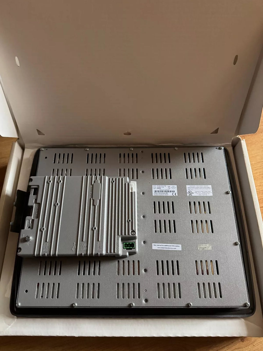 Beijer Electronics E1151 / E1151BE | Panel de operador táctil de 15″, WinCE 4.2, Tetra Pak, 24 VCC