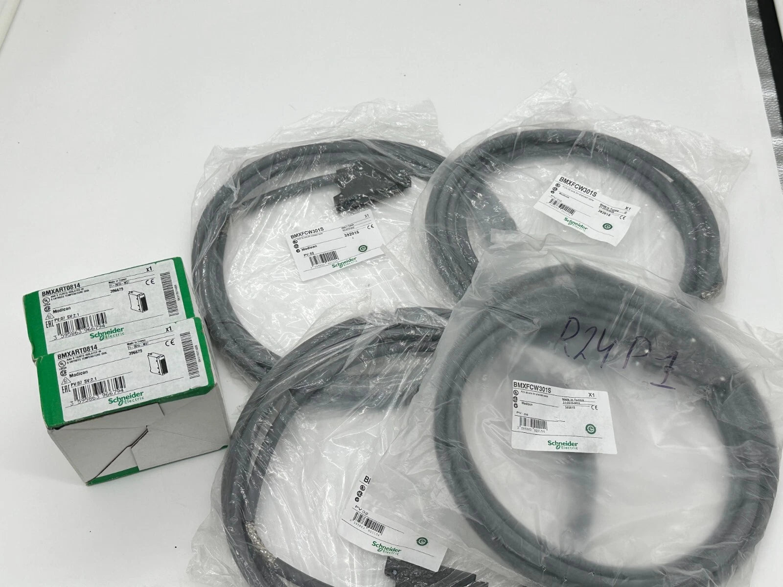 Schneider Electric Modicon BMXART0814 Analog Input Module + 2× BMXFCW301S Cables | Bundle