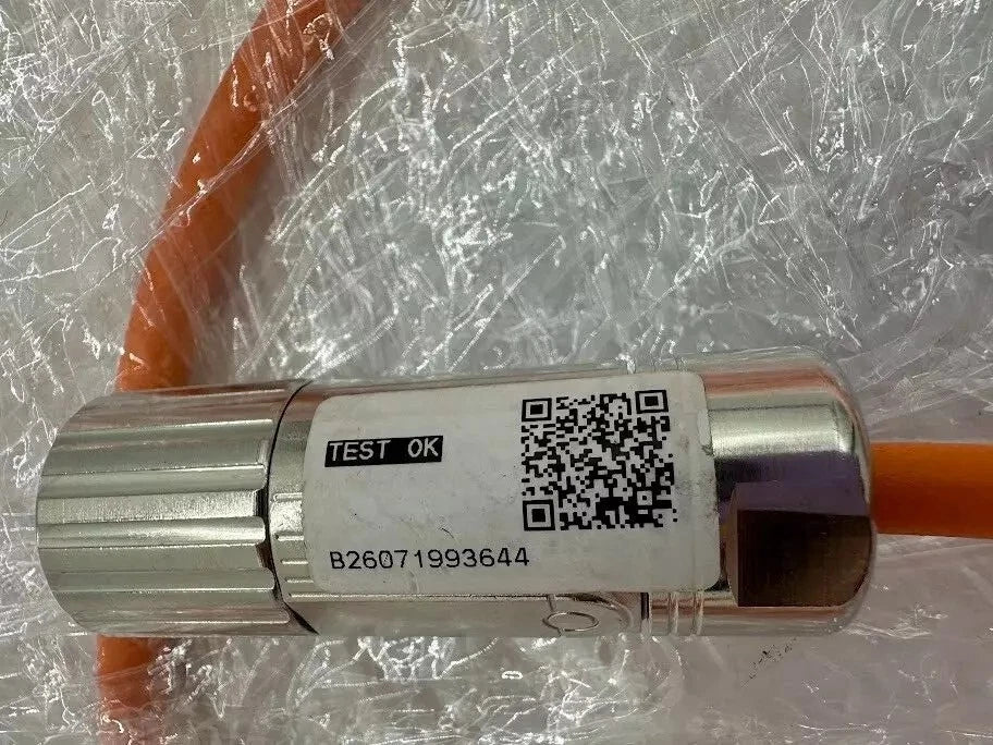 CONTROL TECHNIQUES Nidec 075U3D200CACAA075140 0,94 kW Servomotor + Kabel