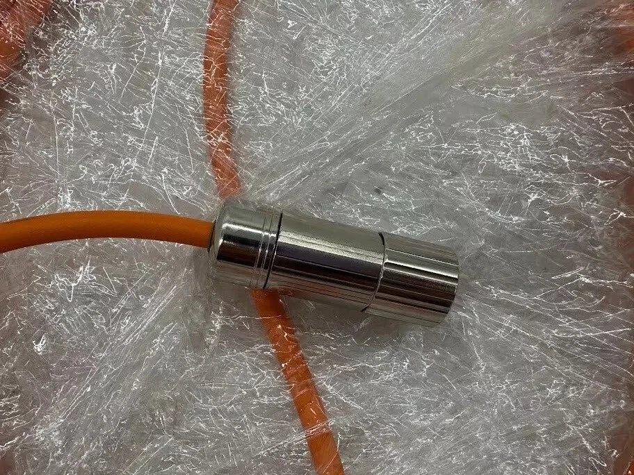 CONTROL TECHNIQUES Nidec 075U3D200CACAA075140 0,94 kW Servomotor + Kabel