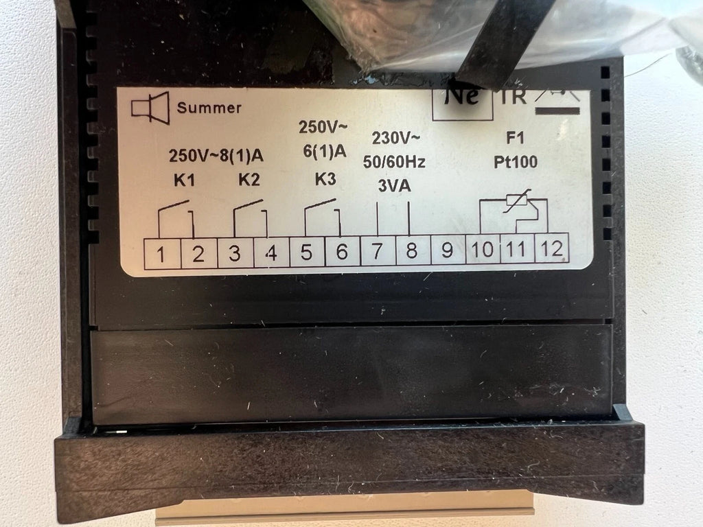 Stork Tronic Temperature Controller Pt100, 230V AC, 3 Relay Outputs, Digital Panel Mount Thermostat