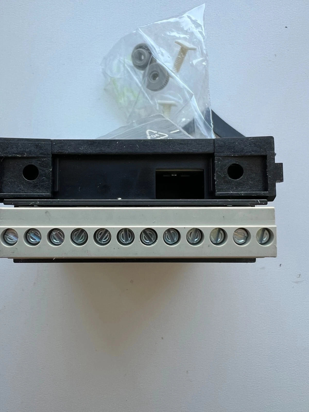 Stork Tronic Temperature Controller Pt100, 230V AC, 3 Relay Outputs, Digital Panel Mount Thermostat