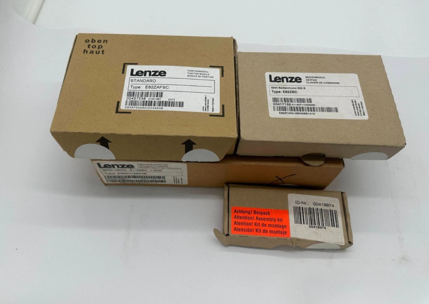 Inversor de frecuencia vectorial Lenze 8200 E82EV152K4B | 1,5 kW | VFD trifásico de 400 V + módulo E82ZAFSC ESTÁNDAR + TECLADO E82ZBC