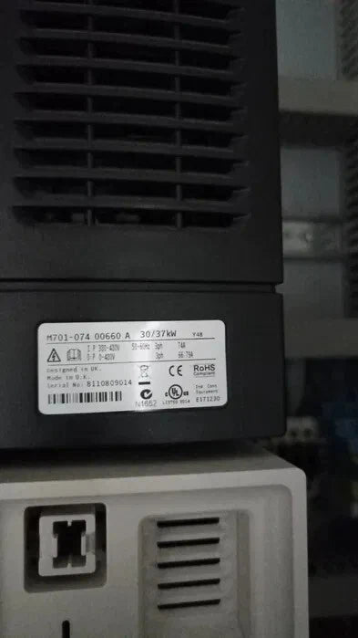 Variador de CA Control Techniques Unidrive M701 de 30/37 kW M701-074 de 400 V – Emerson