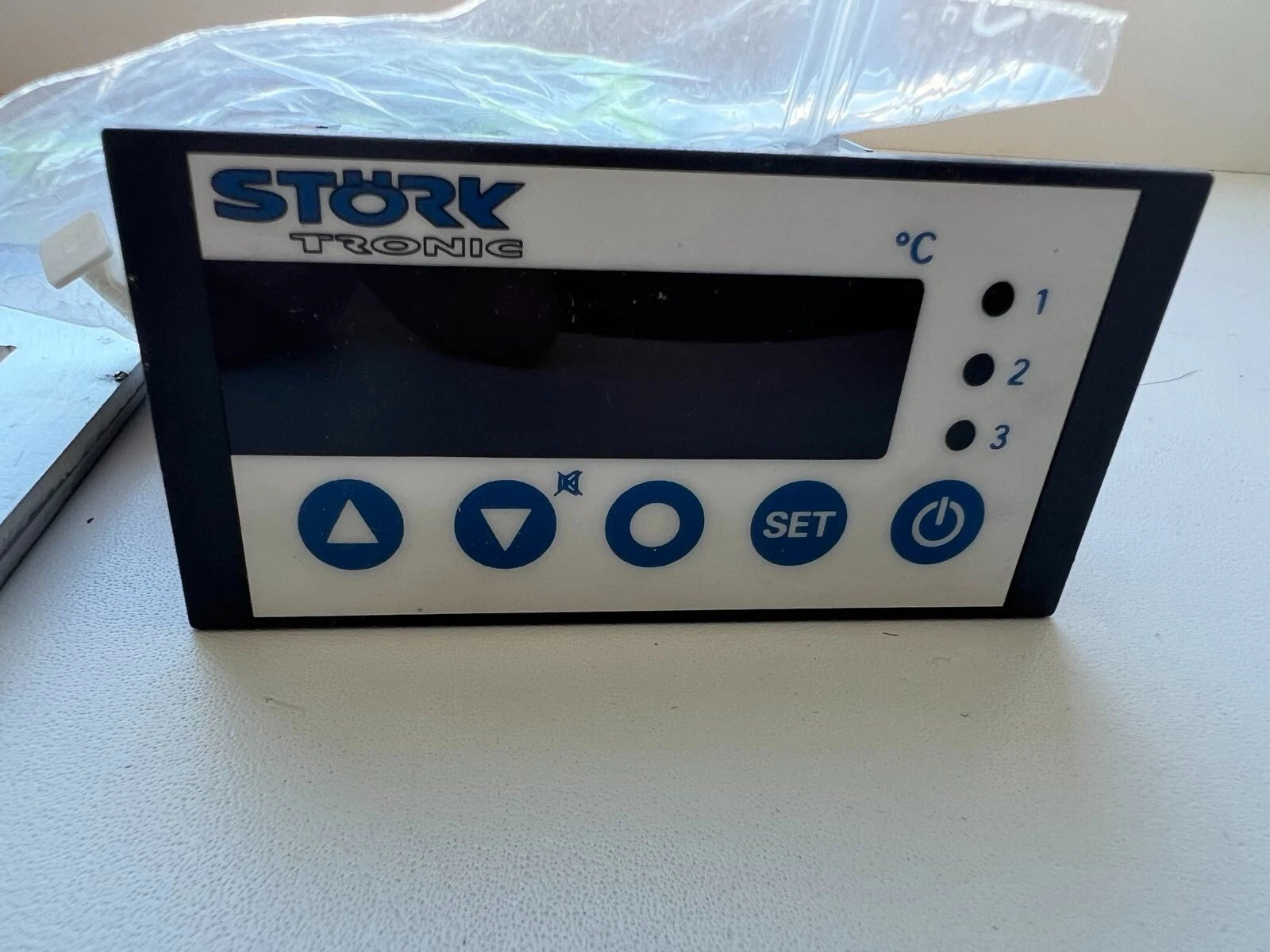 Stork Tronic Temperature Controller Pt100, 230V AC, 3 Relay Outputs, Digital Panel Mount Thermostat