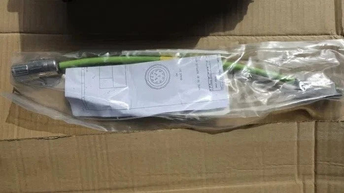 Control Techniques 115UMC300CAAAA Bürstenloser AC-Servomotor – 3000 U/min, Resolver-Rückkopplung – mit 2 Kabeln