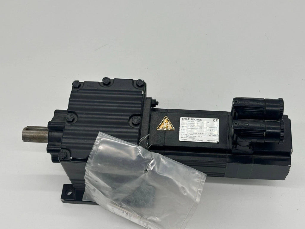 SEW‑EURODRIVE R17 CMP50S/KY/AK0H/SM1 Servo Gearmotor i=31.94 IP65 400V