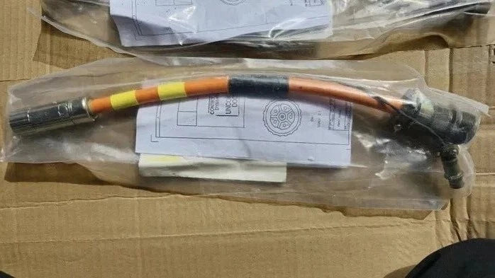 Control Techniques 115UMC300CAAAA Bürstenloser AC-Servomotor – 3000 U/min, Resolver-Rückkopplung – mit 2 Kabeln