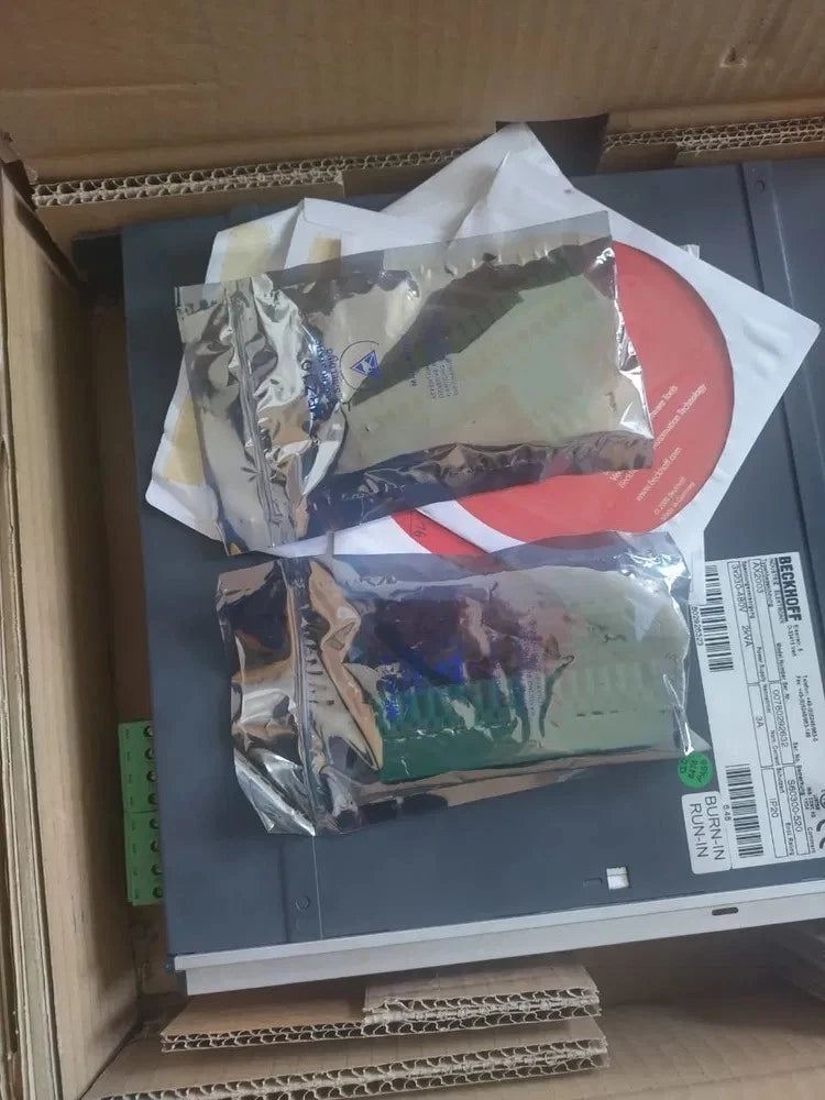 Servoaccionamiento Beckhoff AX2003 de 2 kVA, 3 A, 3 x 230-480 V, versión S60300-520