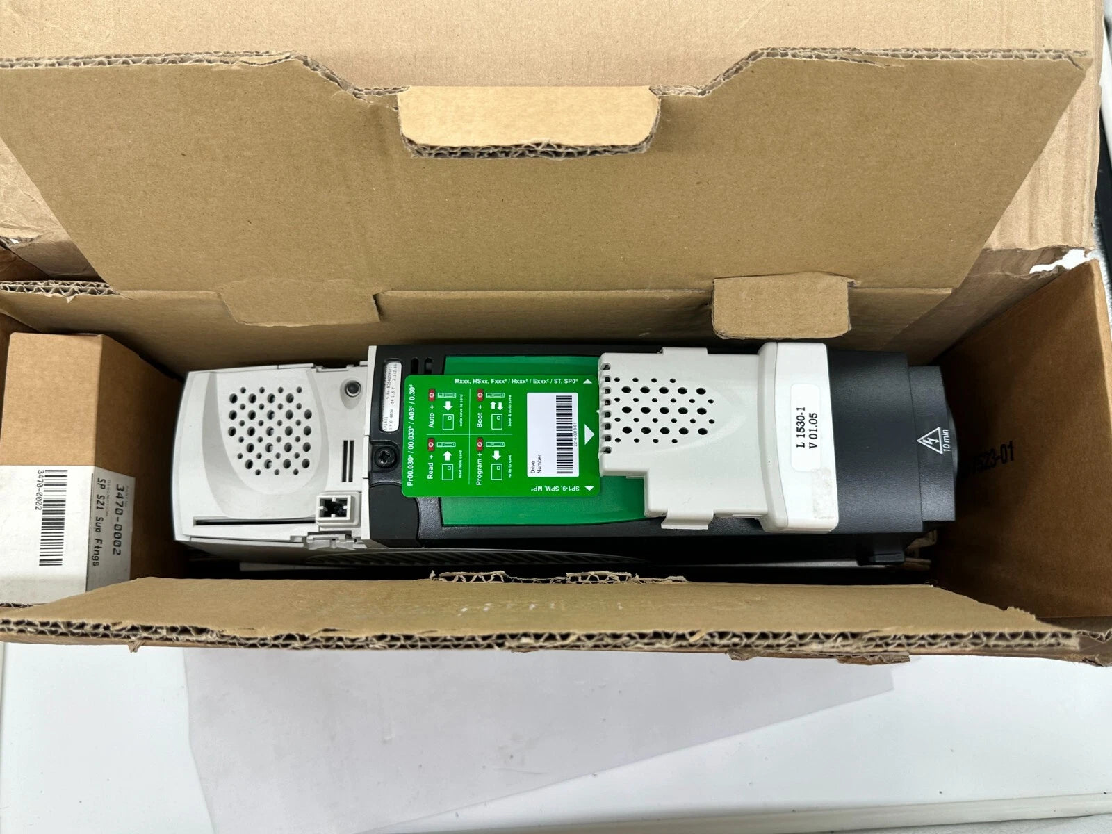 Control Techniques Unidrive SP1401 Wechselrichter 0,75/1,1 kW + EMI-Netzfilter SP1401–SP1403 + 600 W 80 Ω Bremswiderstand