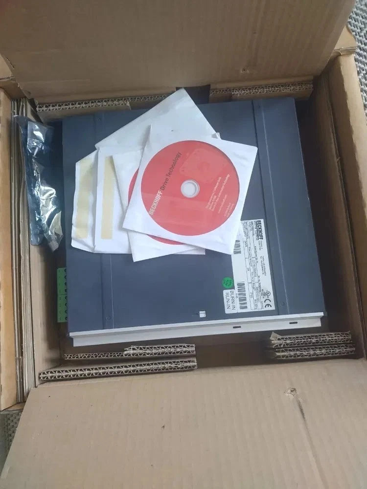 Servoaccionamiento Beckhoff AX2003 de 2 kVA, 3 A, 3 x 230-480 V, versión S60300-520