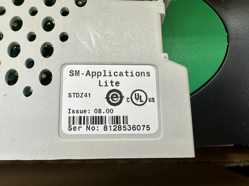 Control Techniques Unidrive SP1401 Wechselrichter 0,75/1,1 kW + EMI-Netzfilter SP1401–SP1403 + 600 W 80 Ω Bremswiderstand