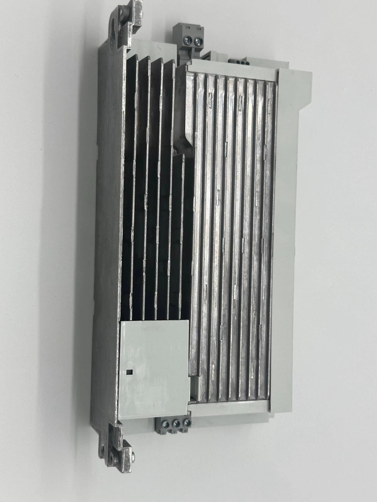Lenze i510 Frequenzumrichter I51AE215B1001000S – 1,5 kW, 230–240 V, Hochleistungsausführung