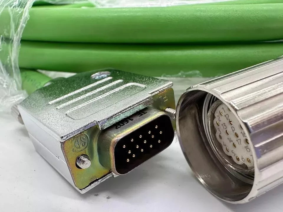 CONTROL TECHNIQUES Nidec 075U3D200CACAA075140 0,94 kW Servomotor + Kabel