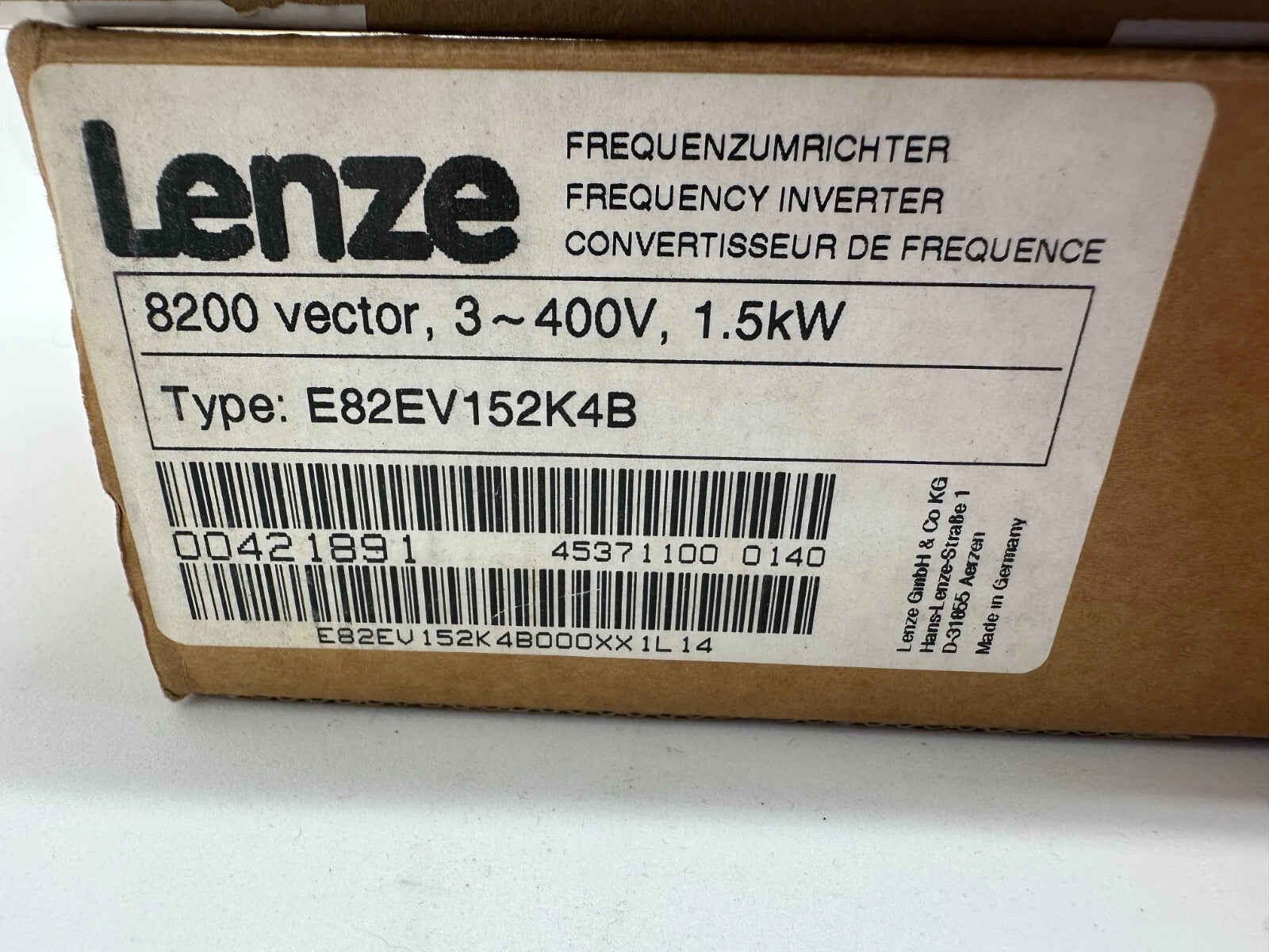 Inversor de frecuencia vectorial Lenze 8200 E82EV152K4B | 1,5 kW | VFD trifásico de 400 V + módulo E82ZAFSC ESTÁNDAR + TECLADO E82ZBC